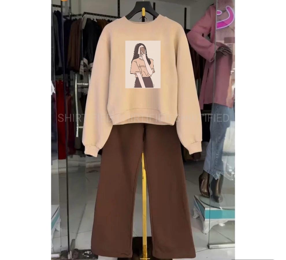 brown flapper plain with beige sweatshirt selfie girl