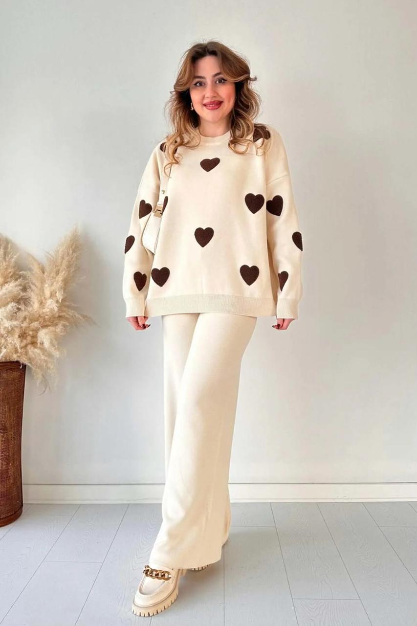 cream tracksuit with (darkbrown hearts)